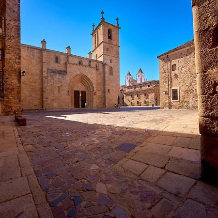 Elegante Apartamento Para 5 En El Centro De Caceres Con Wifi Kültér fotó