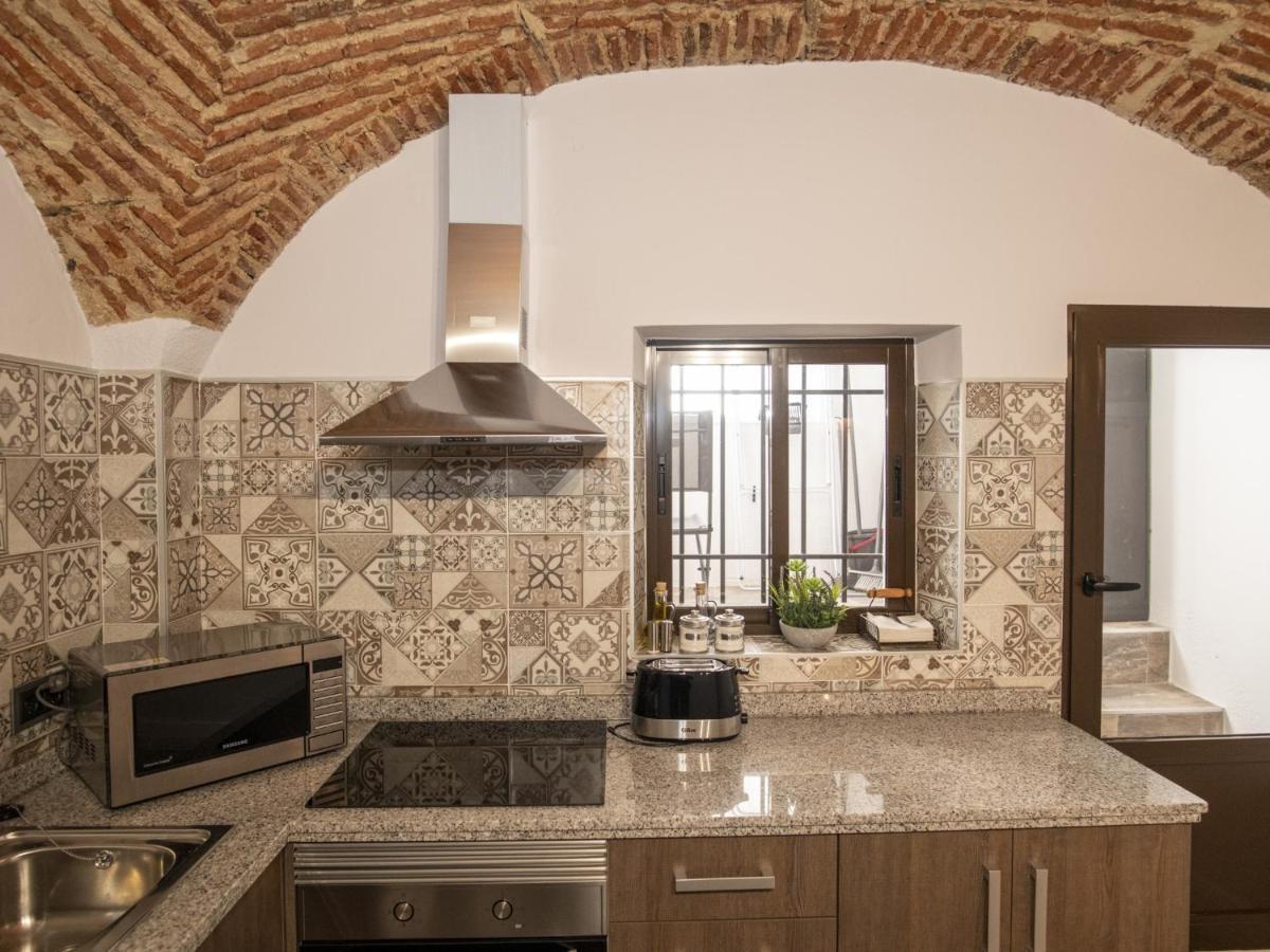 Elegante Apartamento Para 5 En El Centro De Caceres Con Wifi Kültér fotó