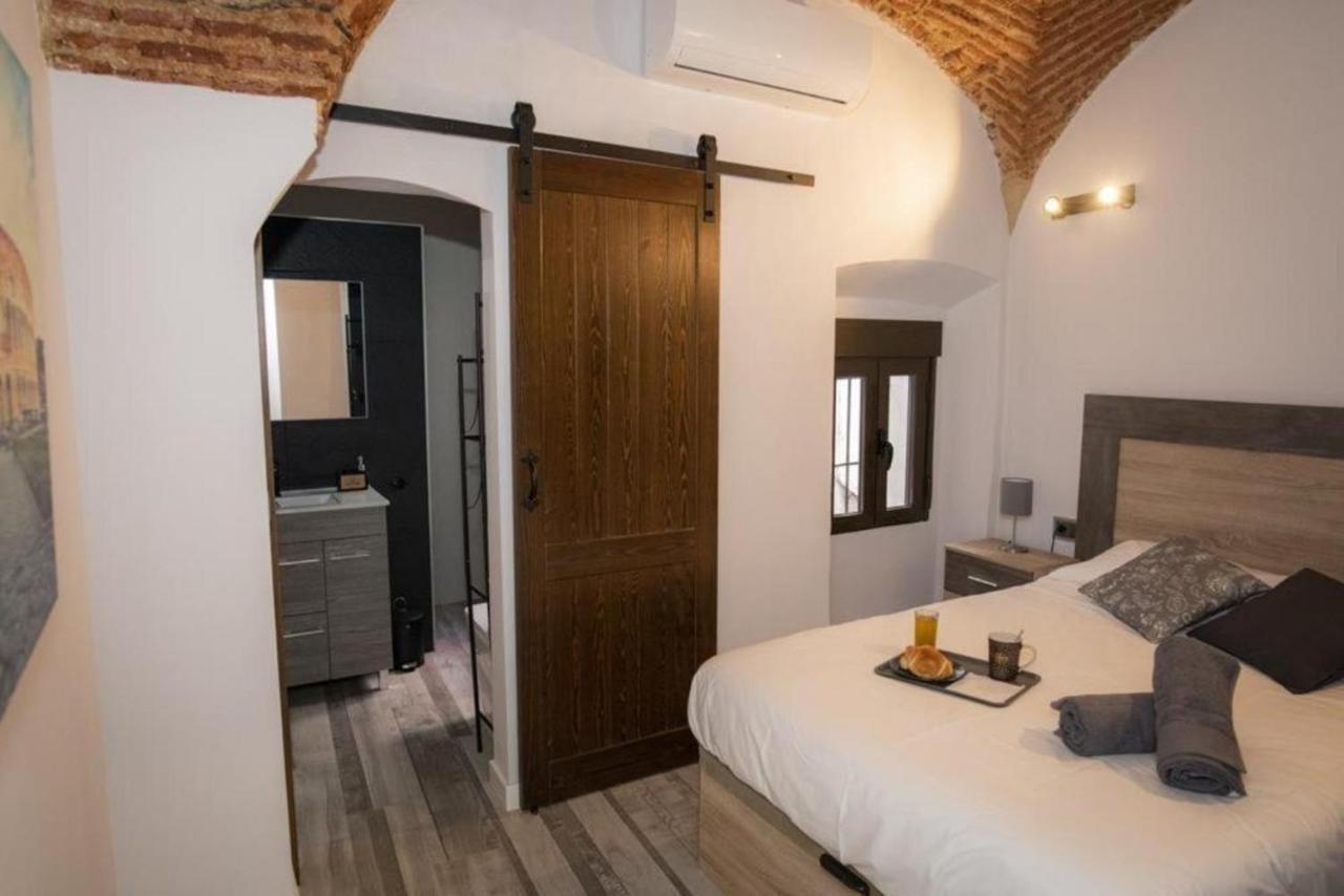 Elegante Apartamento Para 5 En El Centro De Caceres Con Wifi Kültér fotó