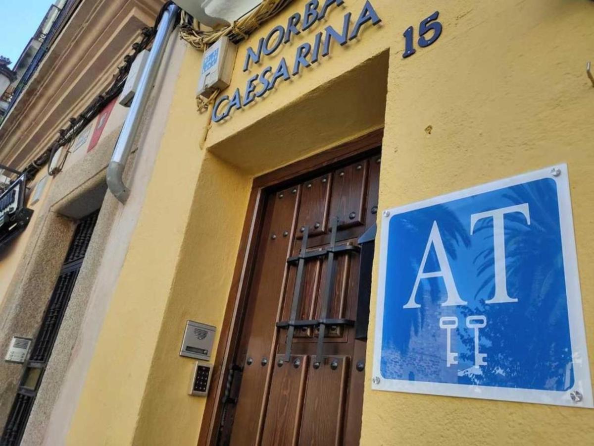 Elegante Apartamento Para 5 En El Centro De Caceres Con Wifi Kültér fotó