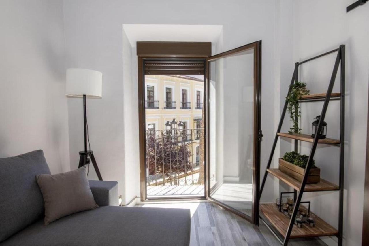 Elegante Apartamento Para 5 En El Centro De Caceres Con Wifi Kültér fotó