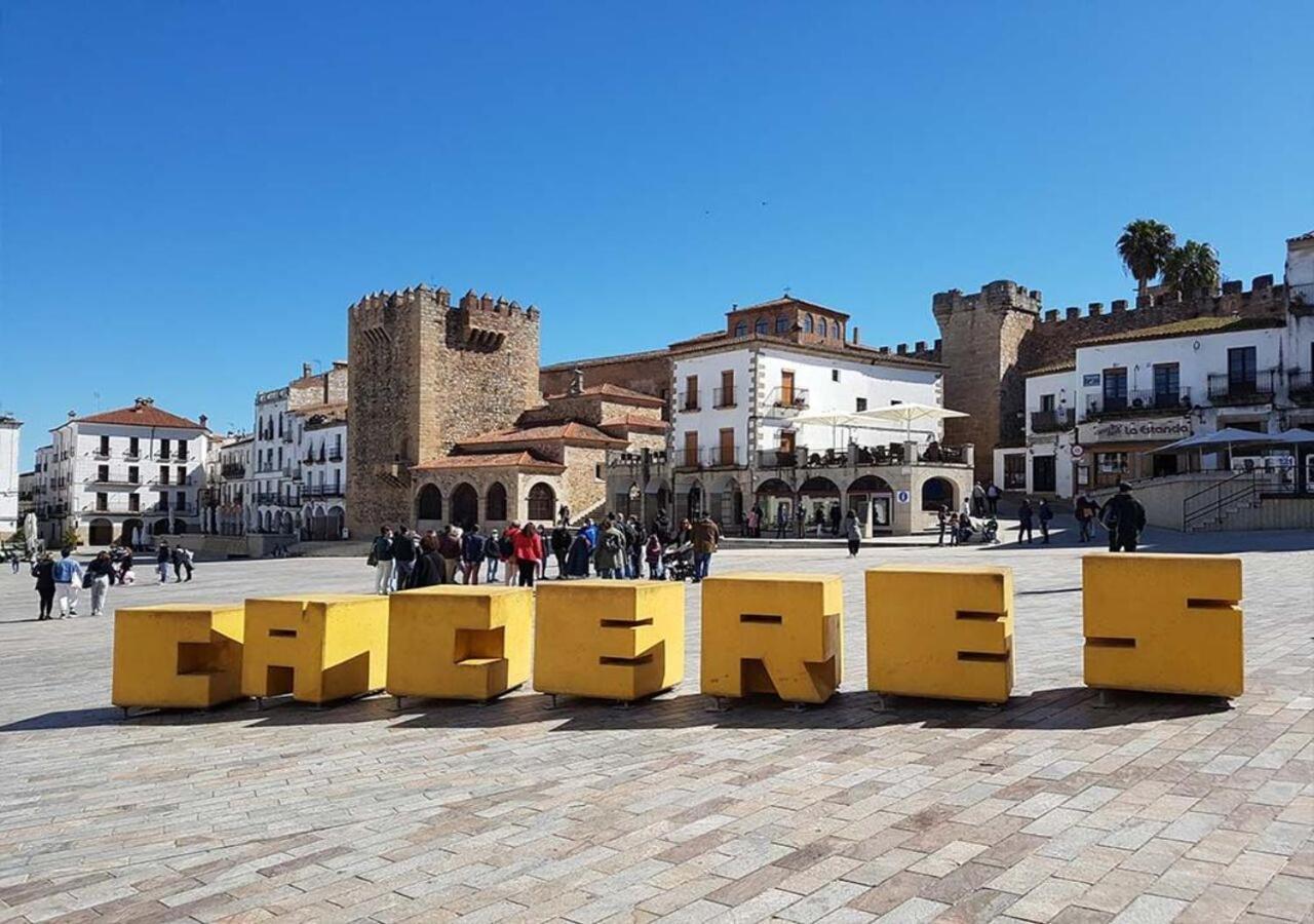 Elegante Apartamento Para 5 En El Centro De Caceres Con Wifi Kültér fotó