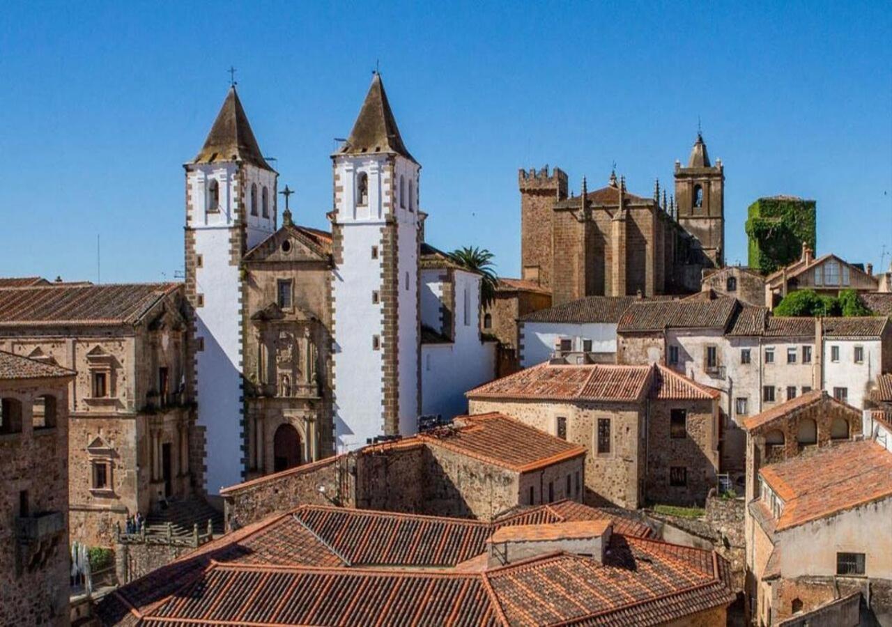 Elegante Apartamento Para 5 En El Centro De Caceres Con Wifi Kültér fotó